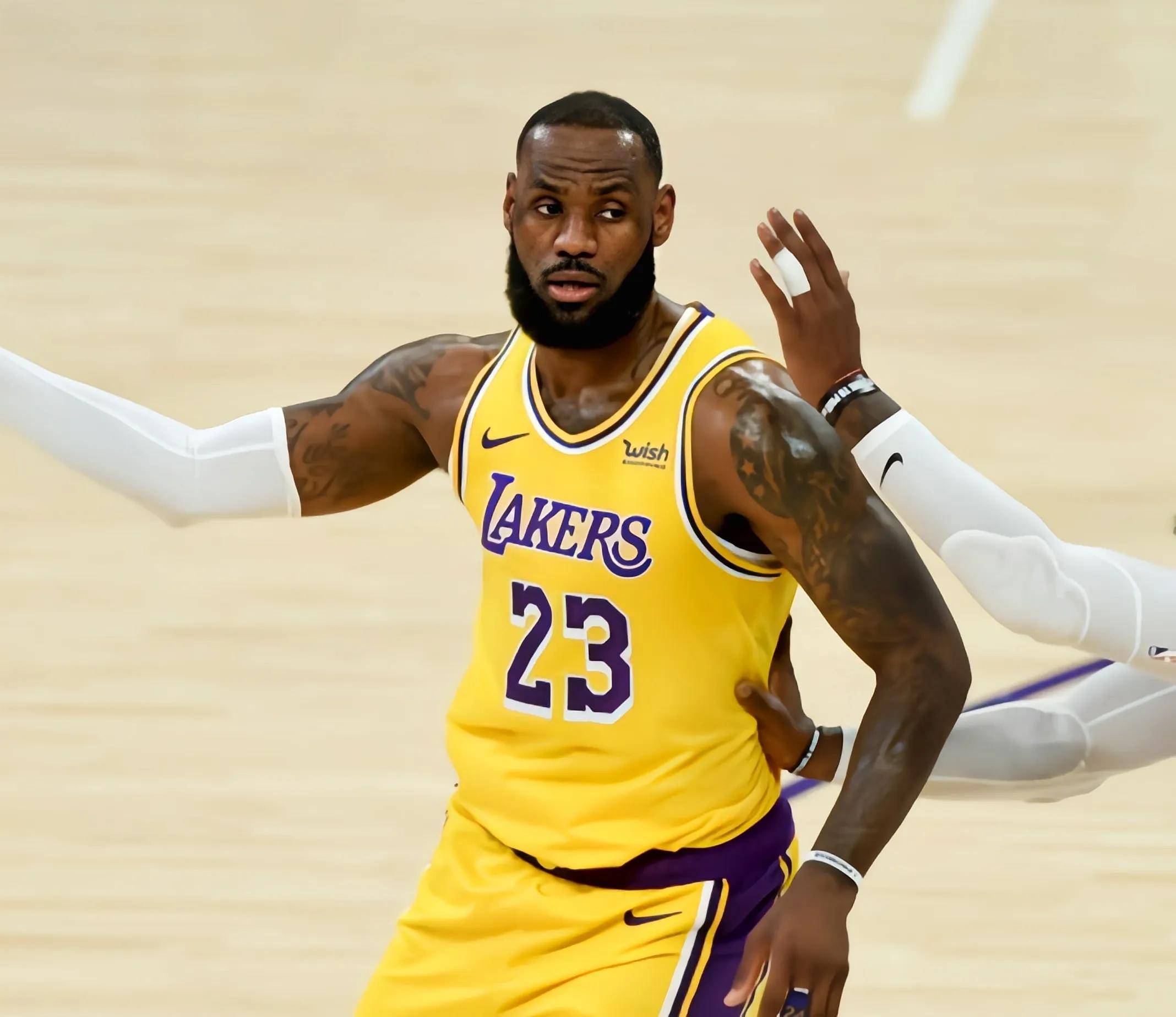 湖人客场击败火箭，迎来三连胜